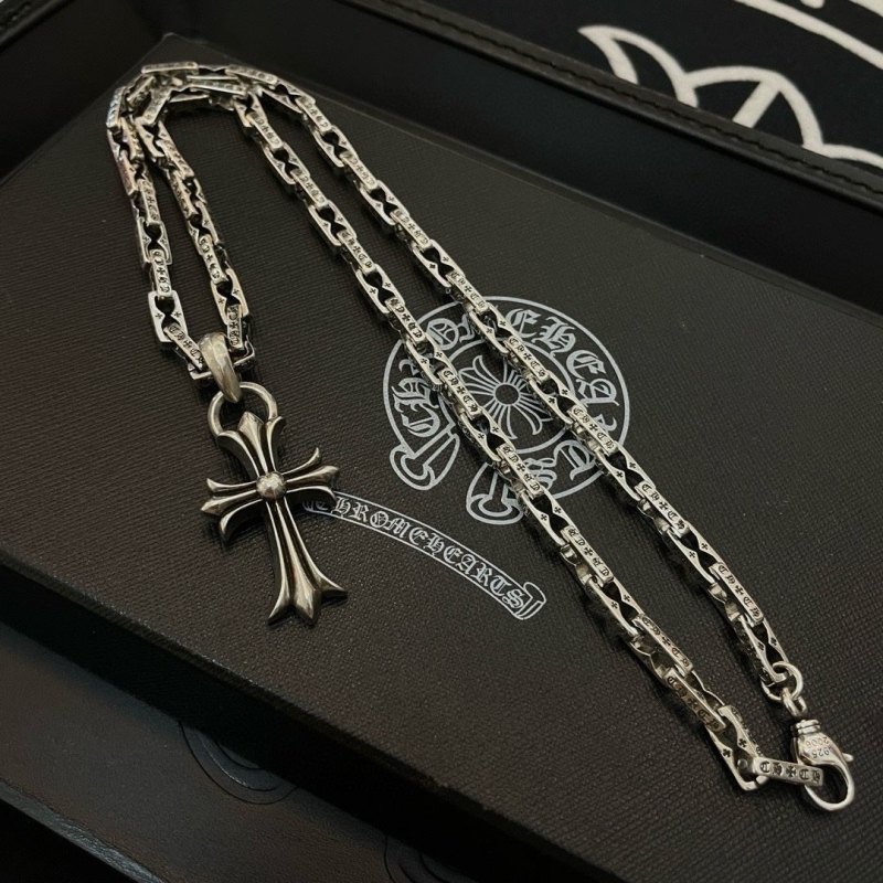 Ch*0me He**ts necklaces